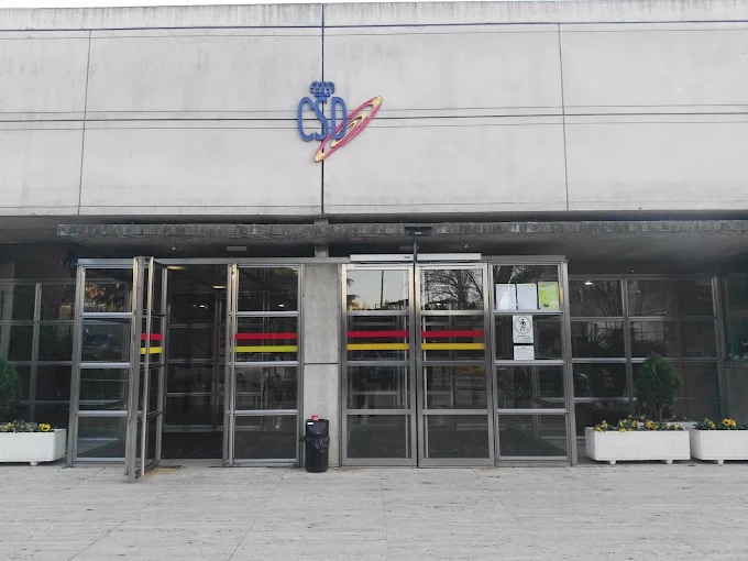 Fachada del Consejo Superior de Deportes en Madrid, sede de una actividad de wushu.