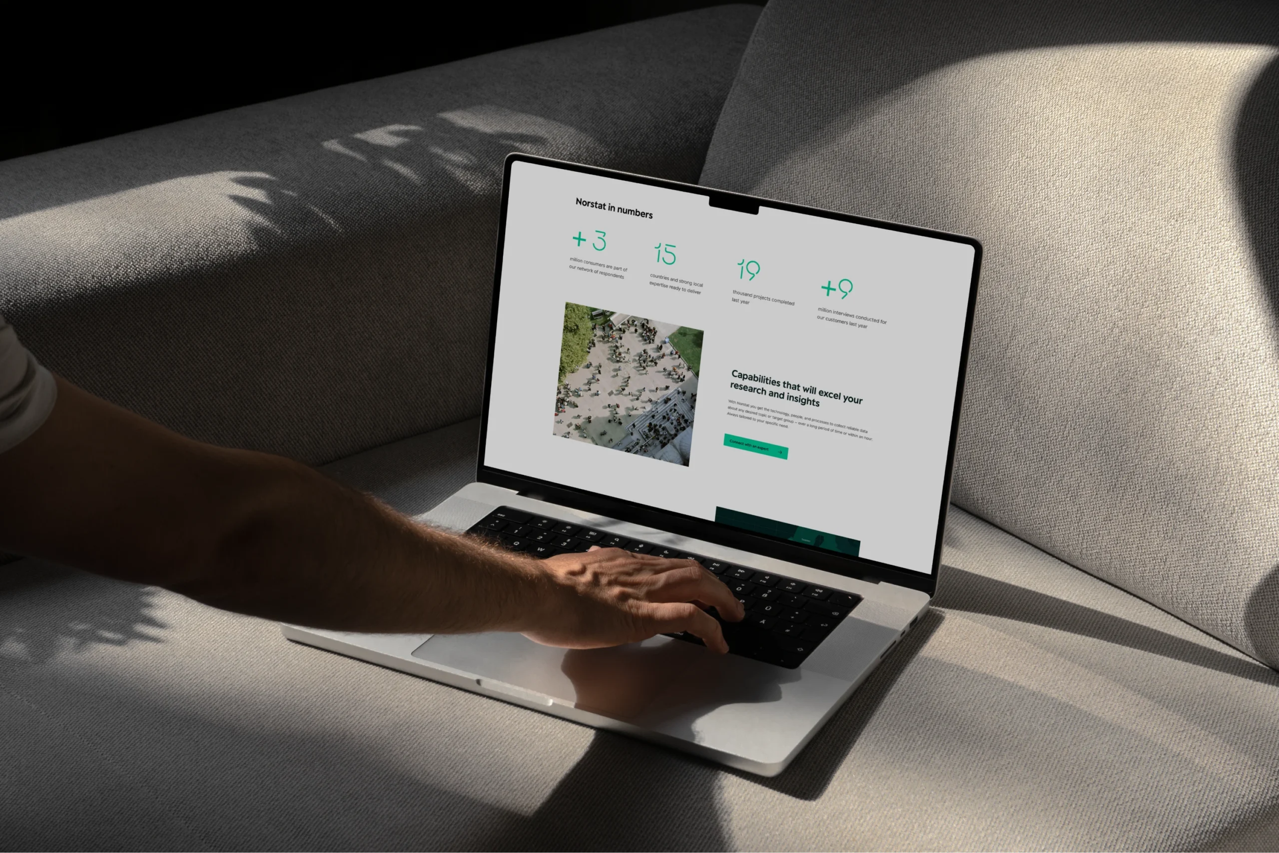 Norstat website on laptop