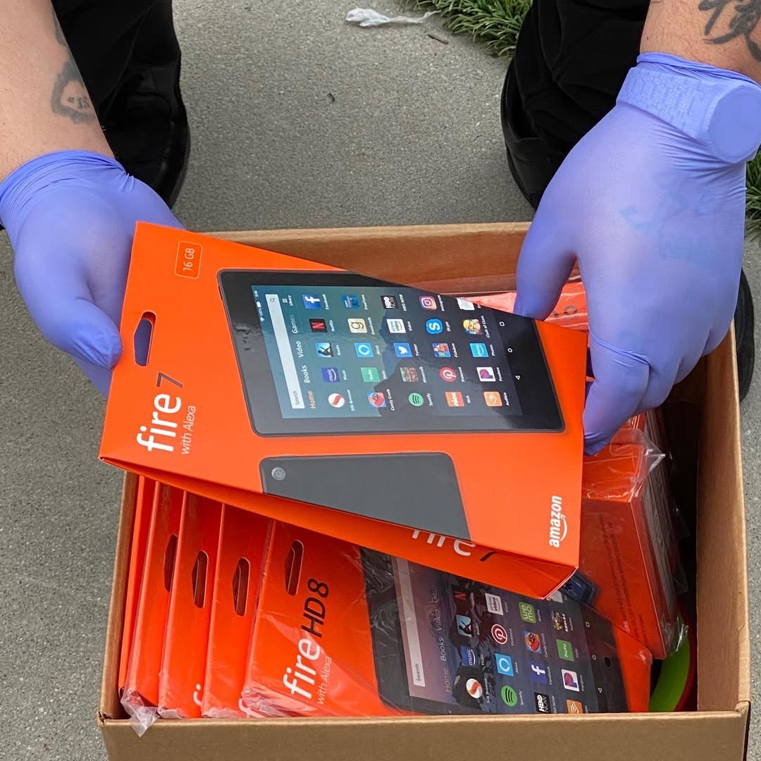 Sheron Barber and 4hunnidWays Deliver Essential Supplies to 100+ LA Families media 7