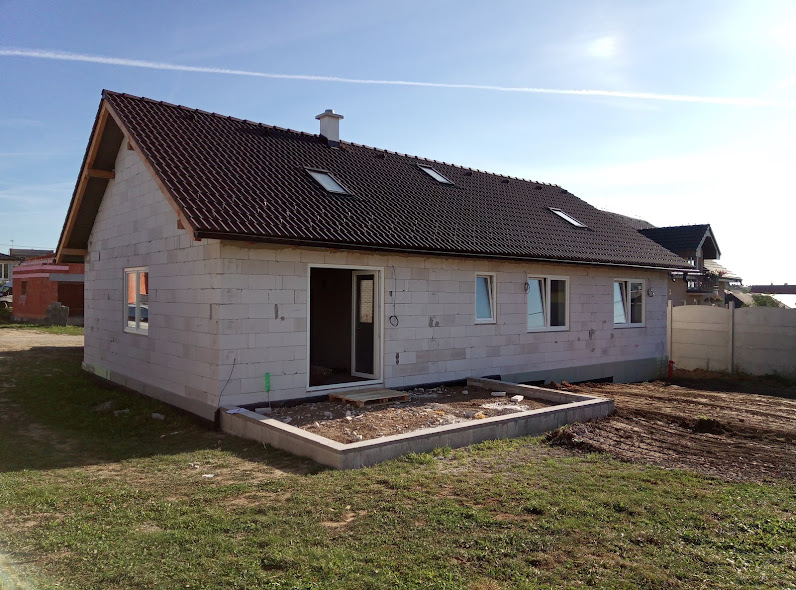 Spišské Tomášovce – Prízemný rodinný dom s tradičnou sedlovou strechou a decentnou fasádou v Spišských Tomášovciach. – obrázok 4