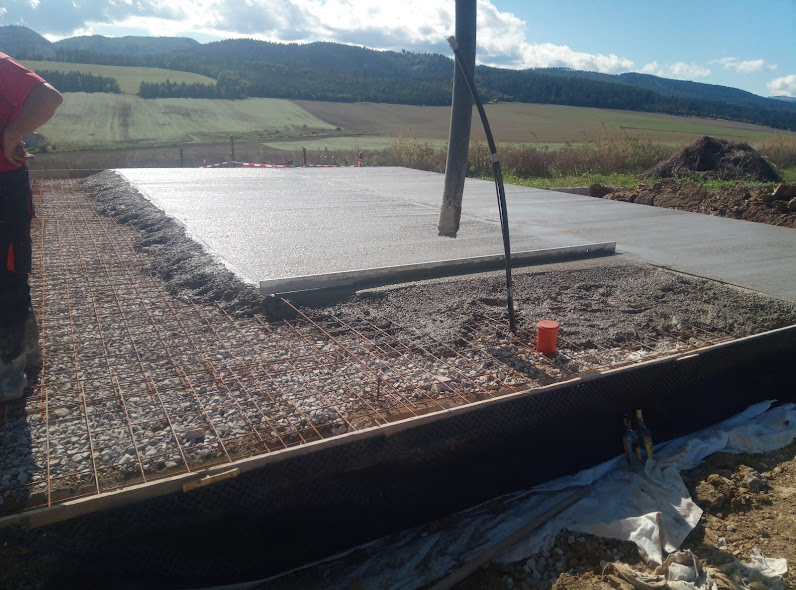 Spišské Tomášovce – Spišské Tomášovce – tradičný rodinný dom s valbovou strechou. – obrázok 1