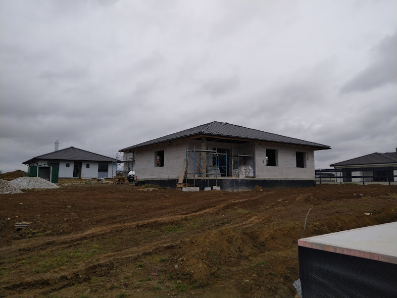 Spišské Tomášovce – Útulný bungalov s tmavou strechou a priestrannou záhradou v Spišských Tomášovciach. – obrázok 4