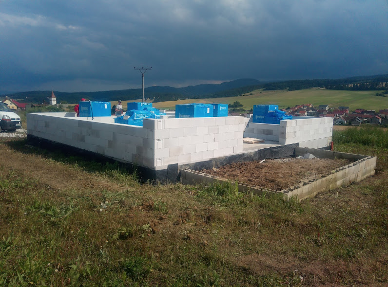 Spišské Tomášovce – Spišské Tomášovce – tradičný rodinný dom s valbovou strechou. – obrázok 2