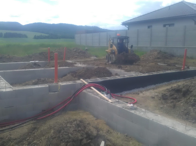 Spišské Tomášovce – Prízemný rodinný dom s tradičnou sedlovou strechou a decentnou fasádou v Spišských Tomášovciach. – obrázok 1