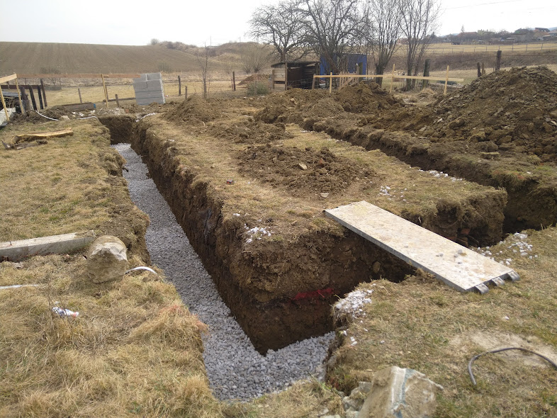 Spišské Tomášovce – Dvojpodlažný rodinný dom s modernou šedou strechou a priestranným pozemkom v Spišských Tomášovciach. – obrázok 1