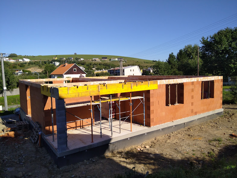 Spišská Nová Ves Ferčekovce – Rodinný bungalov v tichej štvrti s výhľadom na les a kopce v lokalite Spišská Nová Ves – Ferčekovce. – obrázok 3