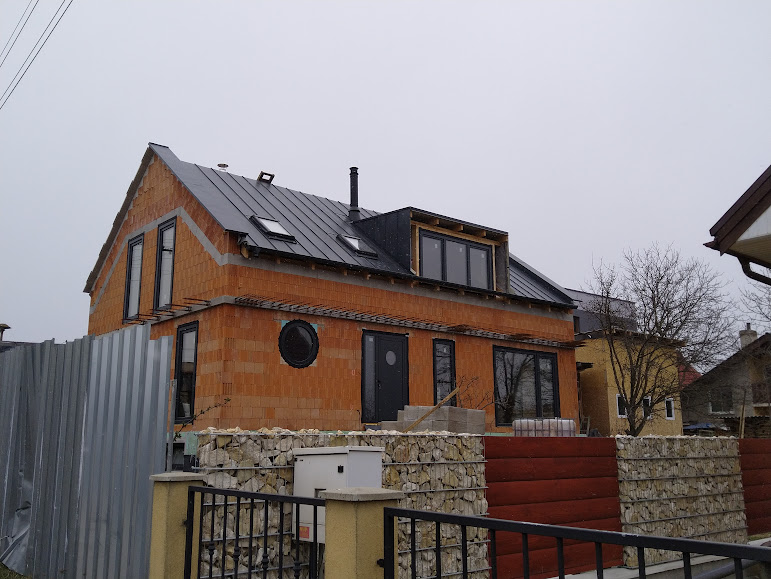 Spišské Tomášovce – Moderný dvojpodlažný dom s minimalistickou architektúrou v Spišských Tomášovciach.  – obrázok 4