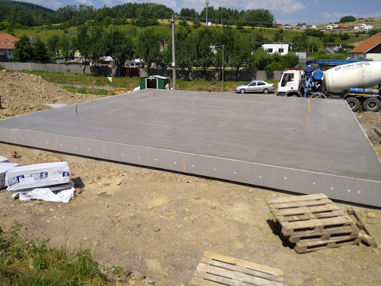 Spišská Nová Ves Ferčekovce – Rodinný bungalov v tichej štvrti s výhľadom na les a kopce v lokalite Spišská Nová Ves – Ferčekovce. – obrázok 1