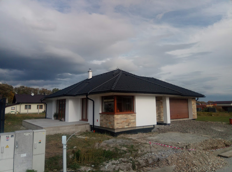 Batizovce – Moderný dom s kamenným obkladom a garážou v tichej lokalite Batizoviec. – obrázok 4