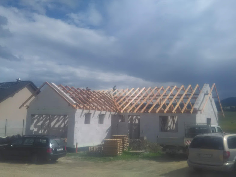 Spišské Tomášovce – Prízemný rodinný dom s tradičnou sedlovou strechou a decentnou fasádou v Spišských Tomášovciach. – obrázok 3