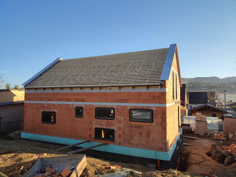 Spišské Tomášovce – Moderný dvojpodlažný dom s minimalistickou architektúrou v Spišských Tomášovciach.  – obrázok 3