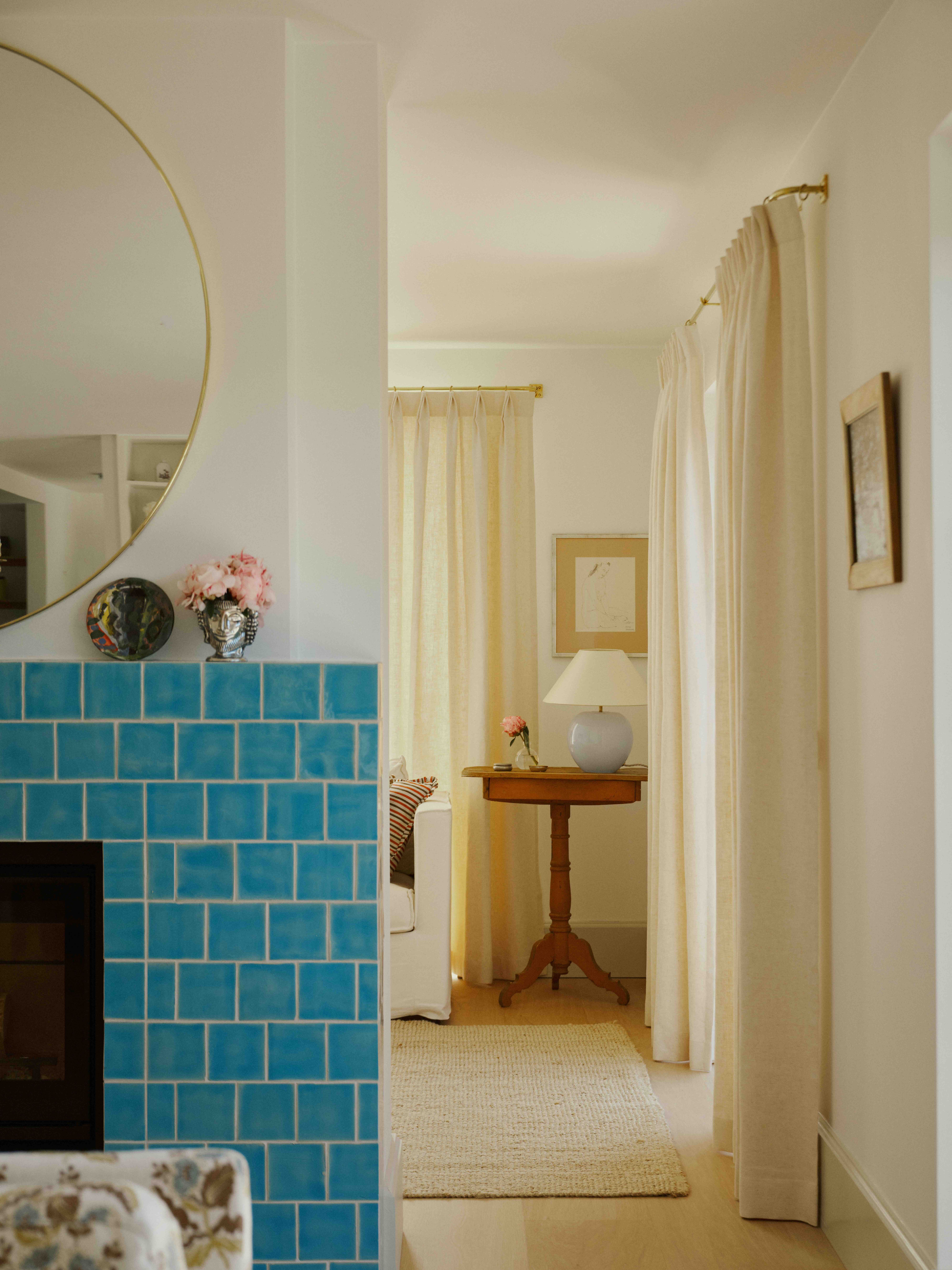 Blue tiles fireplace 