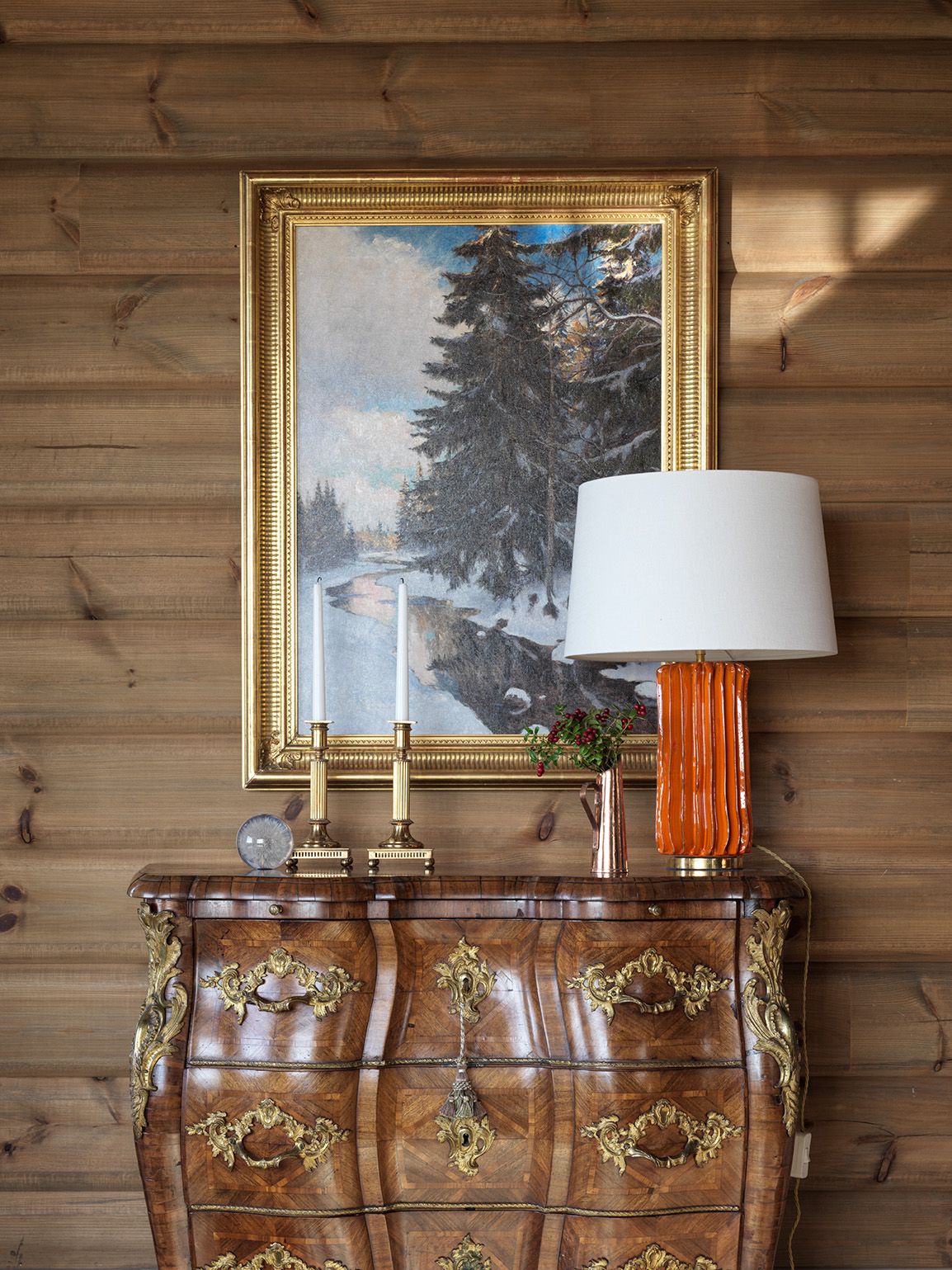 Antique furnitures combined with modern 