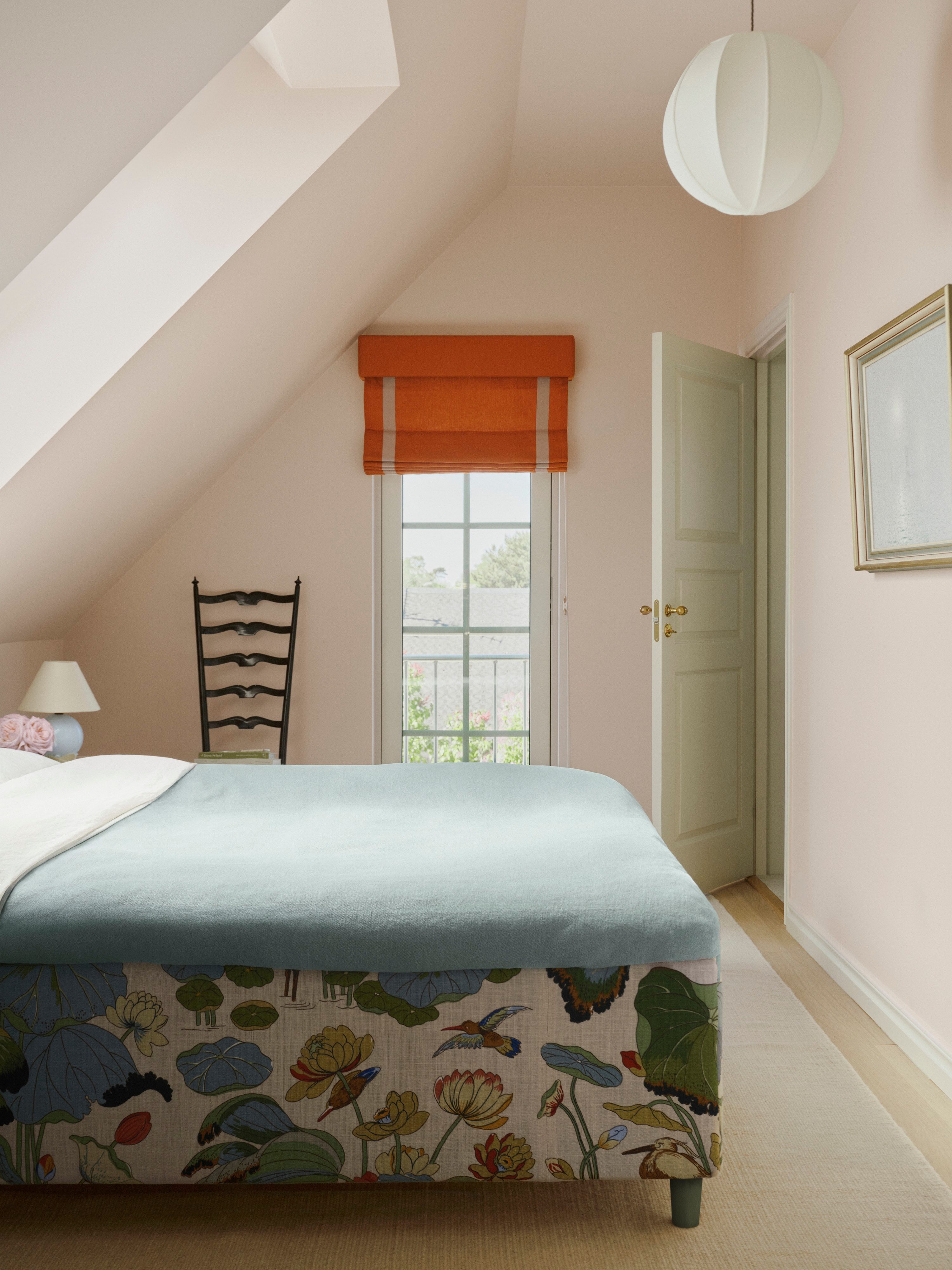 Country house bedroom 