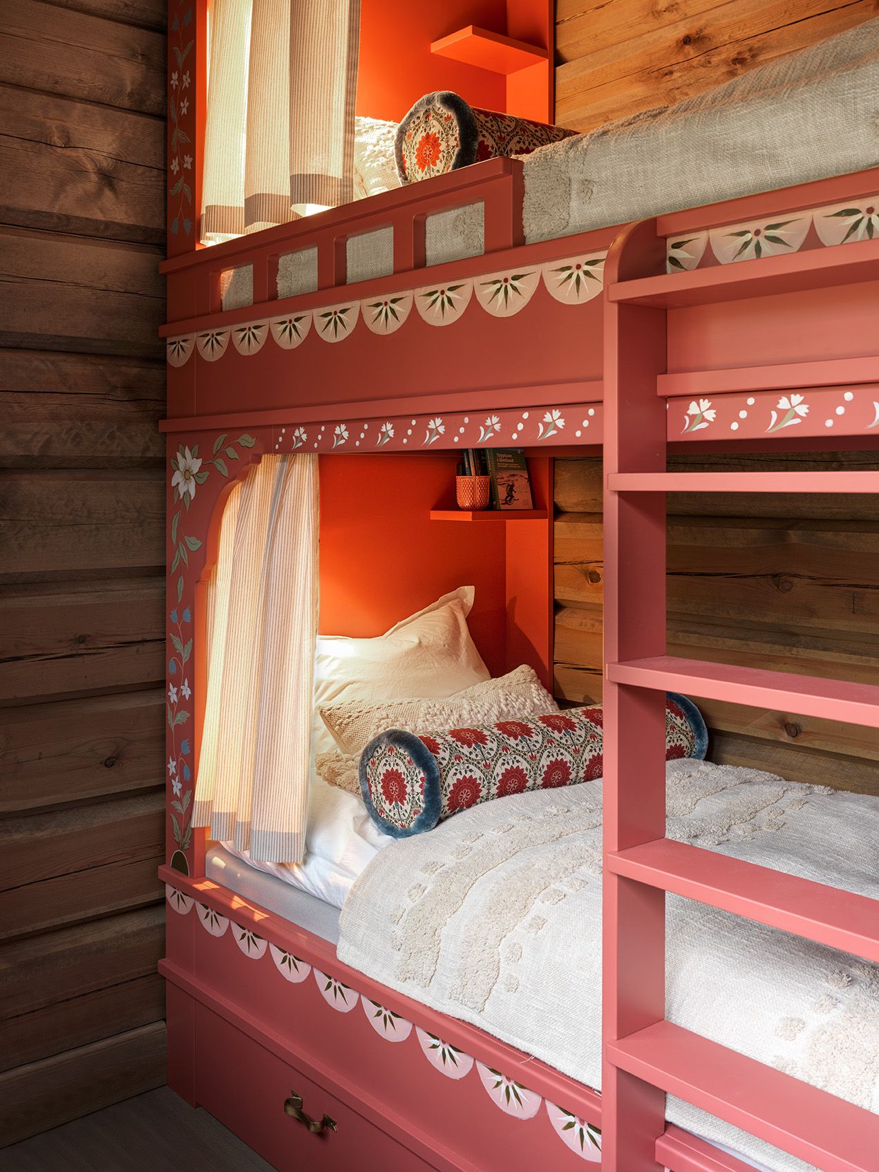 Colourful and fun childrens room 