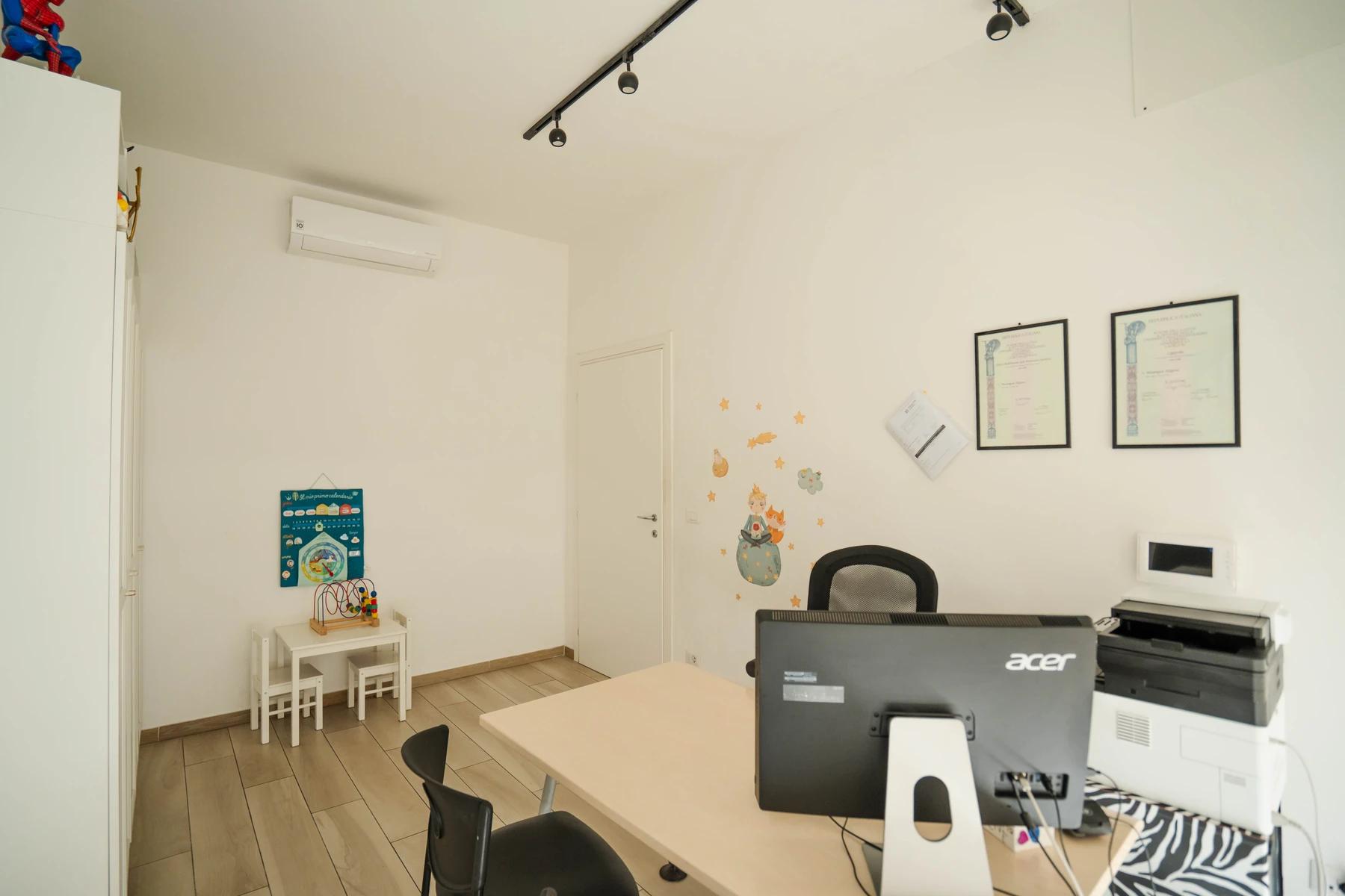 Decorazione del Piccolo Principe nello studio di logopedia a Viterbo