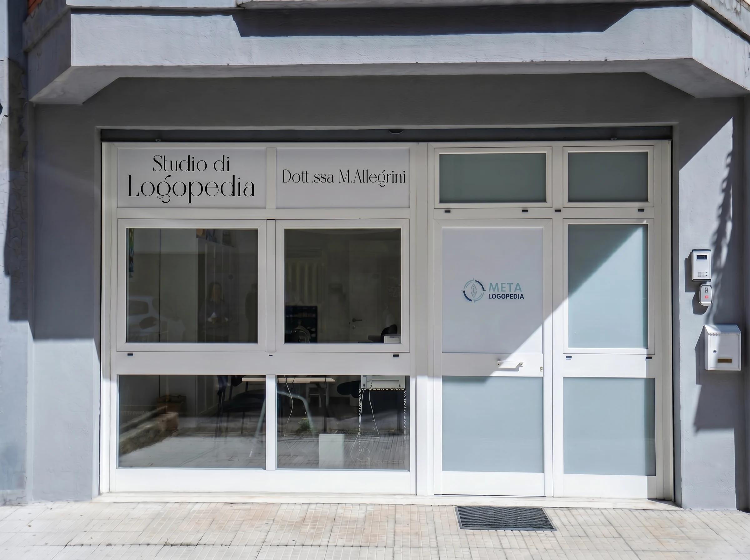 Facciata dello studio di logopedia a Viterbo vista dalla strada