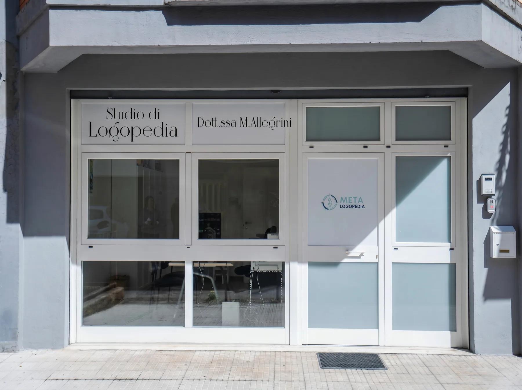 Esterno dello studio di logopedia a Viterbo, ingresso su strada