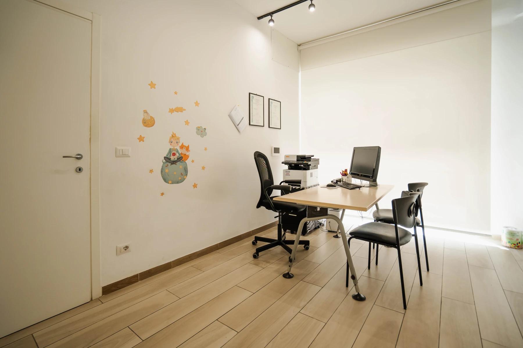 Sala visita con orchidea, studio di logopedia a Viterbo