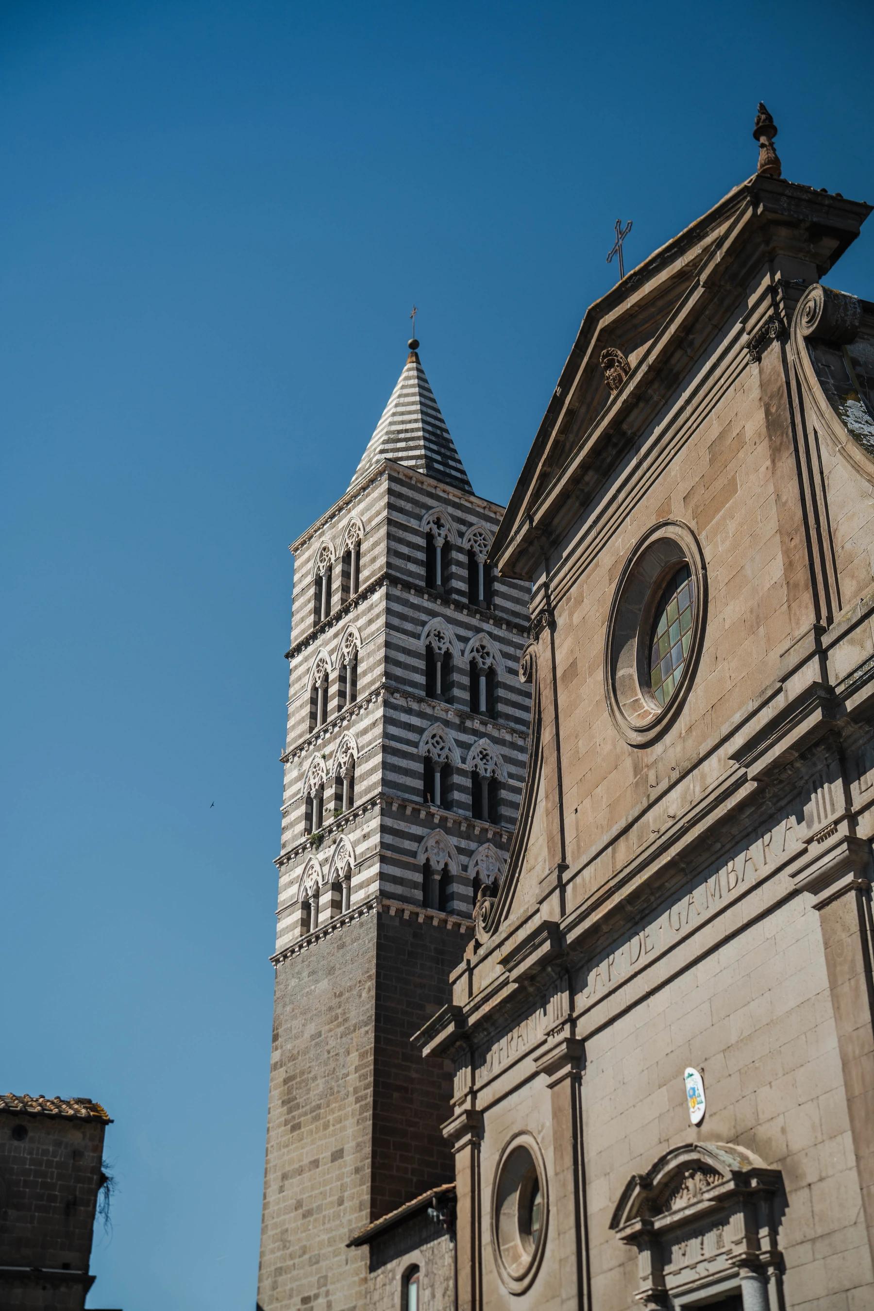 Campanile e facciata del Duomo di San Lorenzo a Viterbo