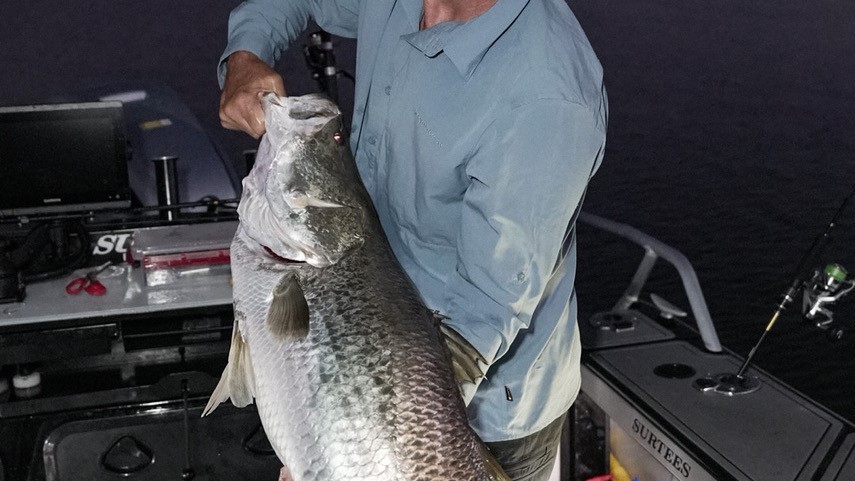 Escape Fishing with ET and Narva: Lighting Up the Waters