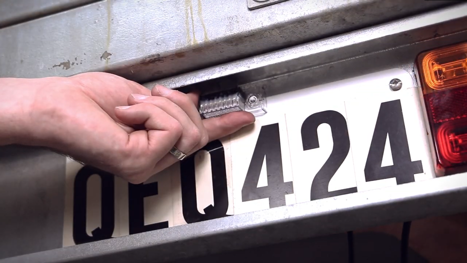 install the Narva licence plate lamp