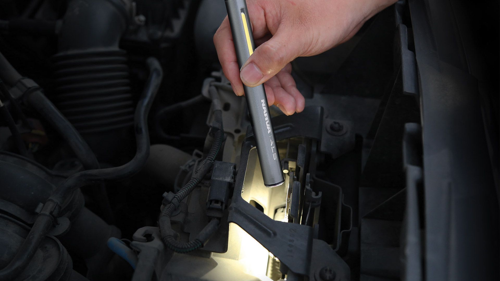 Narva’s Premium Penlight Now a 2-in-1 Pocket Performer
