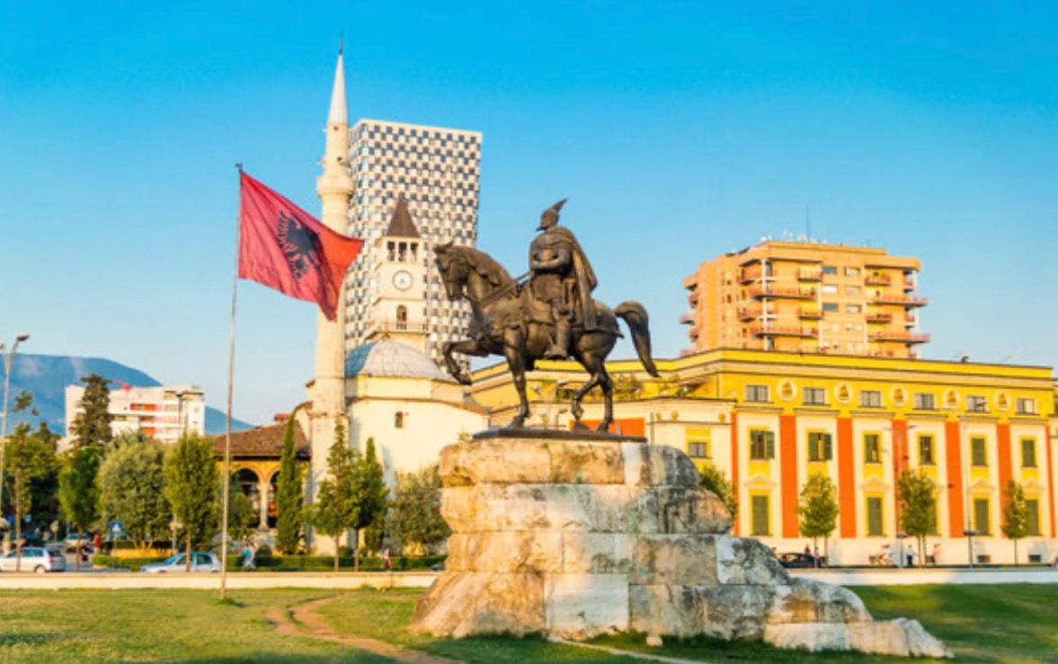 Albania - Esencial