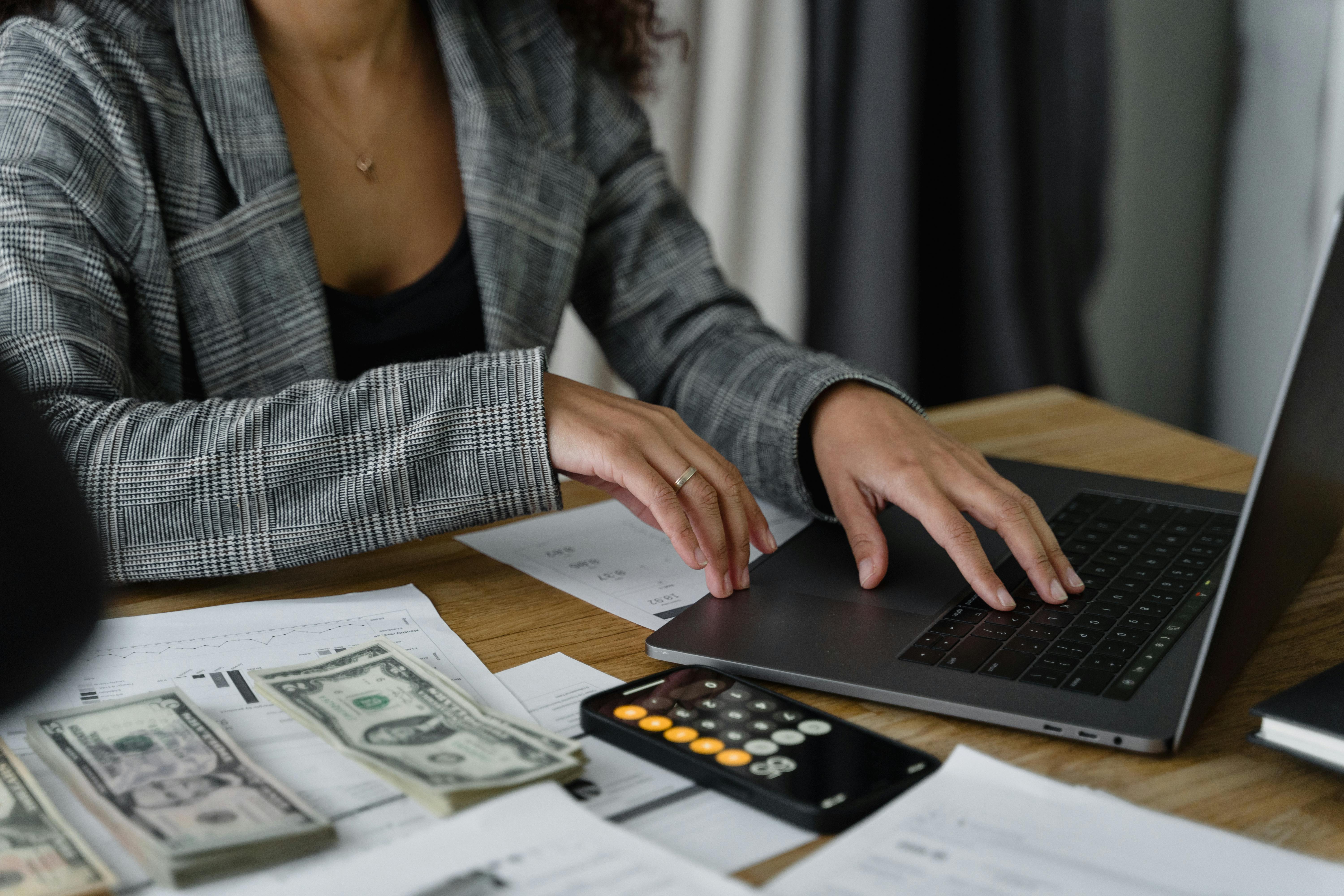 A woman working out her finances on her laptop.