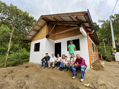 Entrega oficial de la vivienda