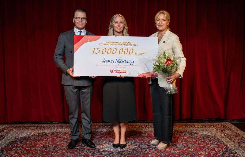 H.K.H. Prins Daniel, Jenny Mjösberg, professor vid Karolinska Institutet, mottagare av Hjärt-Lungfondens Stora Forskningsanslag 2024, Kristina Sparreljung, generalsekreterare för Hjärt-Lungfonden.