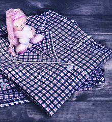 Ihopvikt pyjamas med litet gosedjur