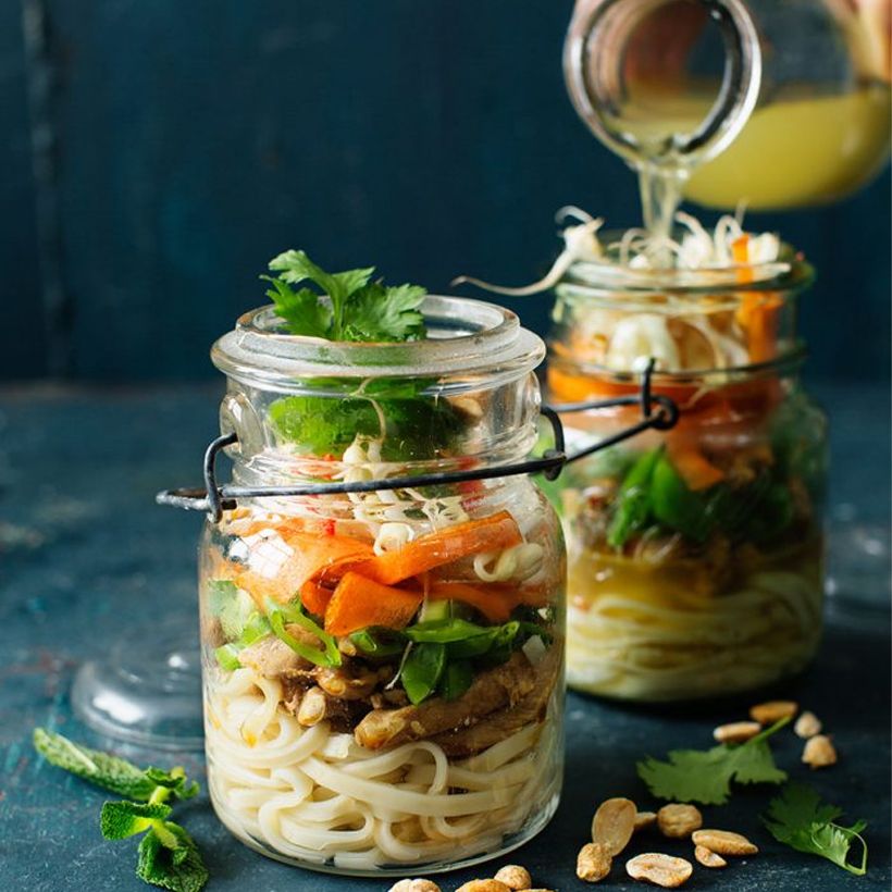 Nudelsoppa i burkar.