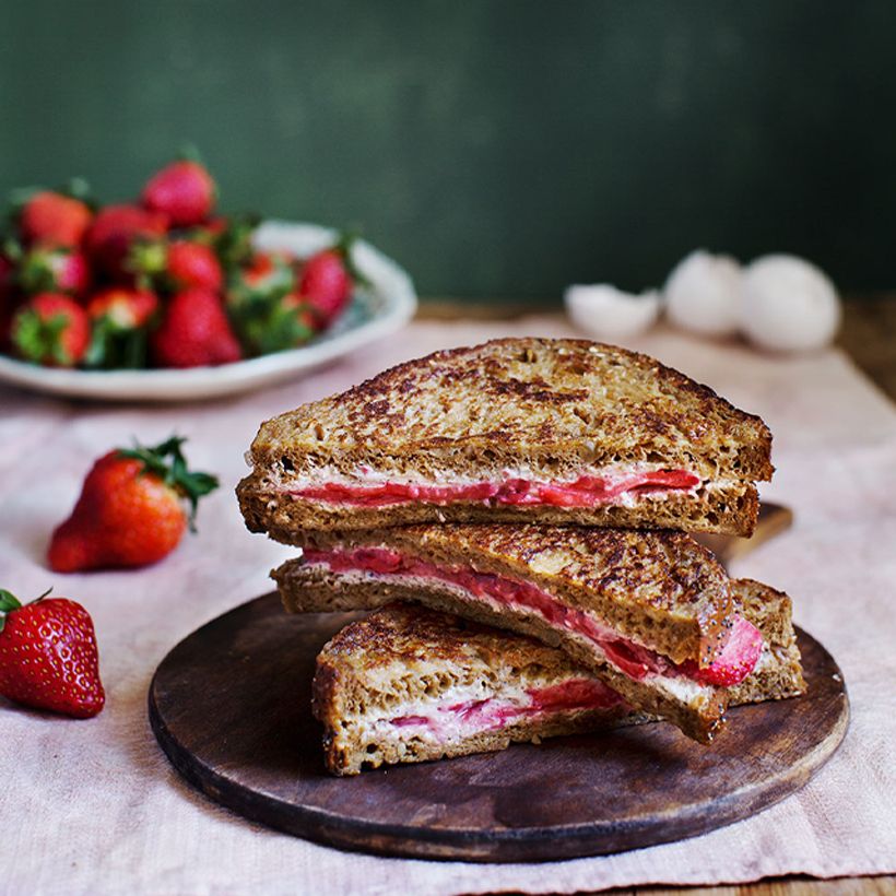 French toast staplade på varandra.