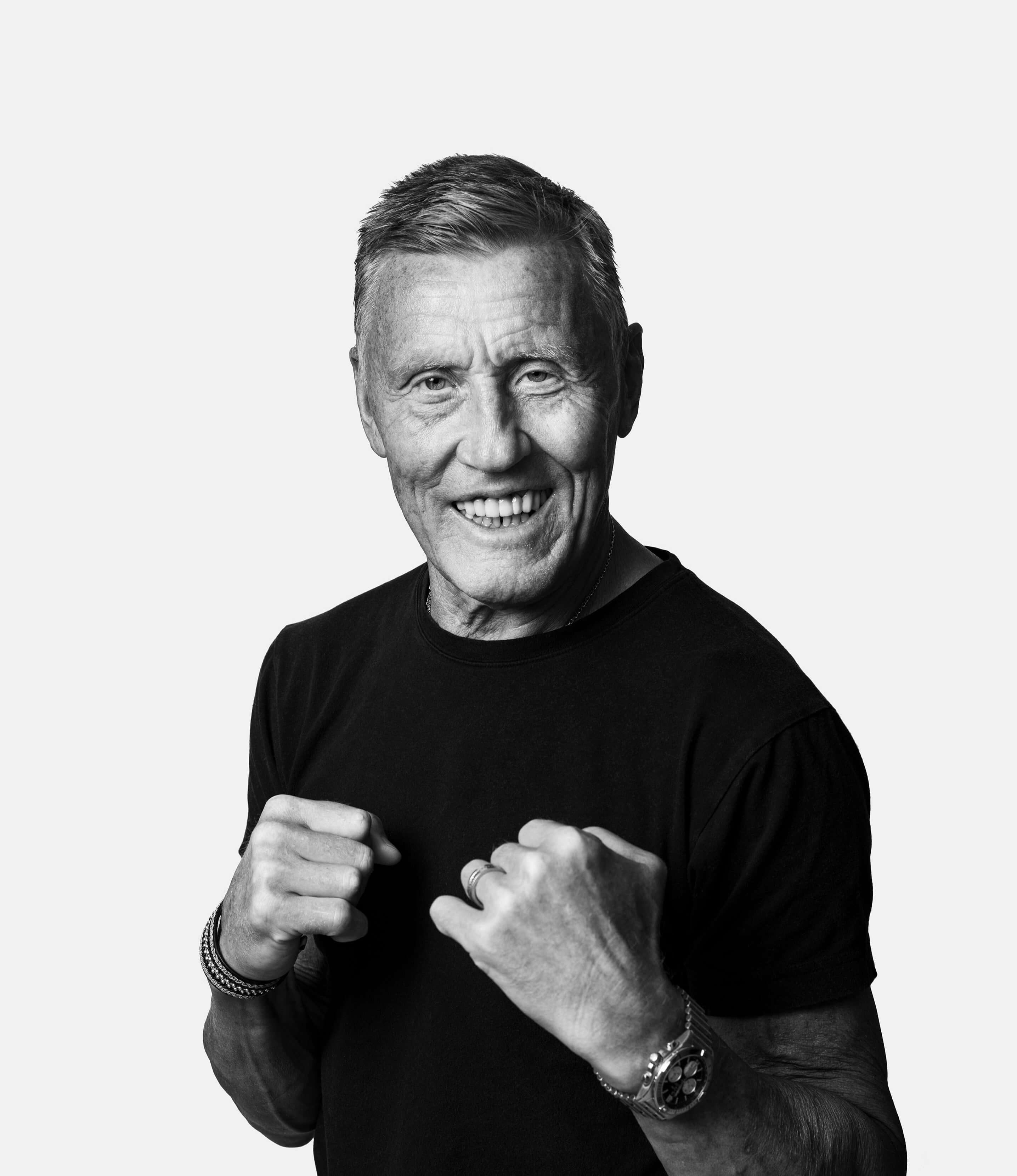Börje Salming skuggboxas.
