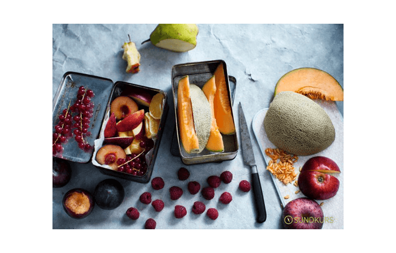 Olika frukter frukter på ett bord
