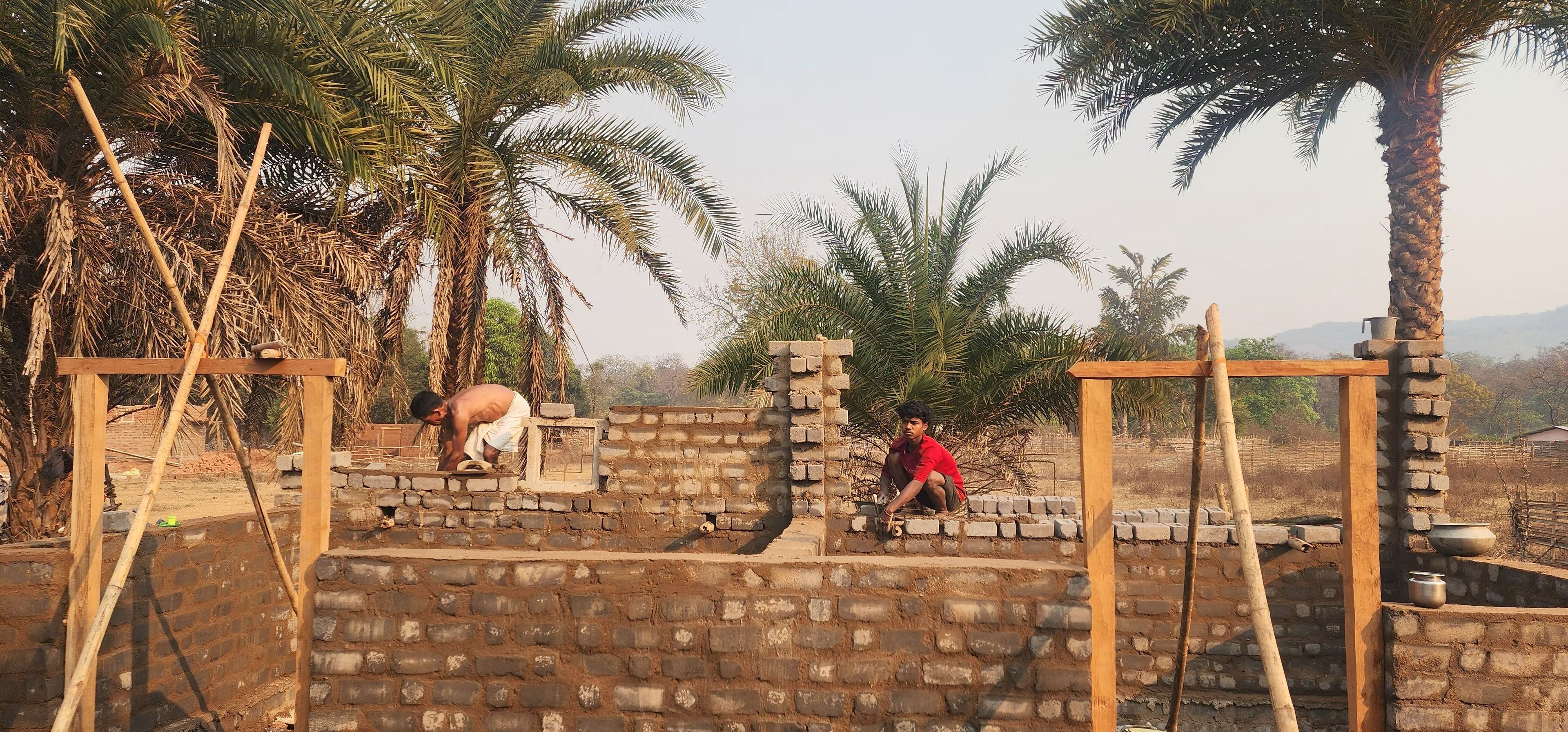 A family that returned to Khader village in the Bastar region after decades is rebuilding their home. People have started returning to Abujhmad Hills with the hope of living a peaceful life.