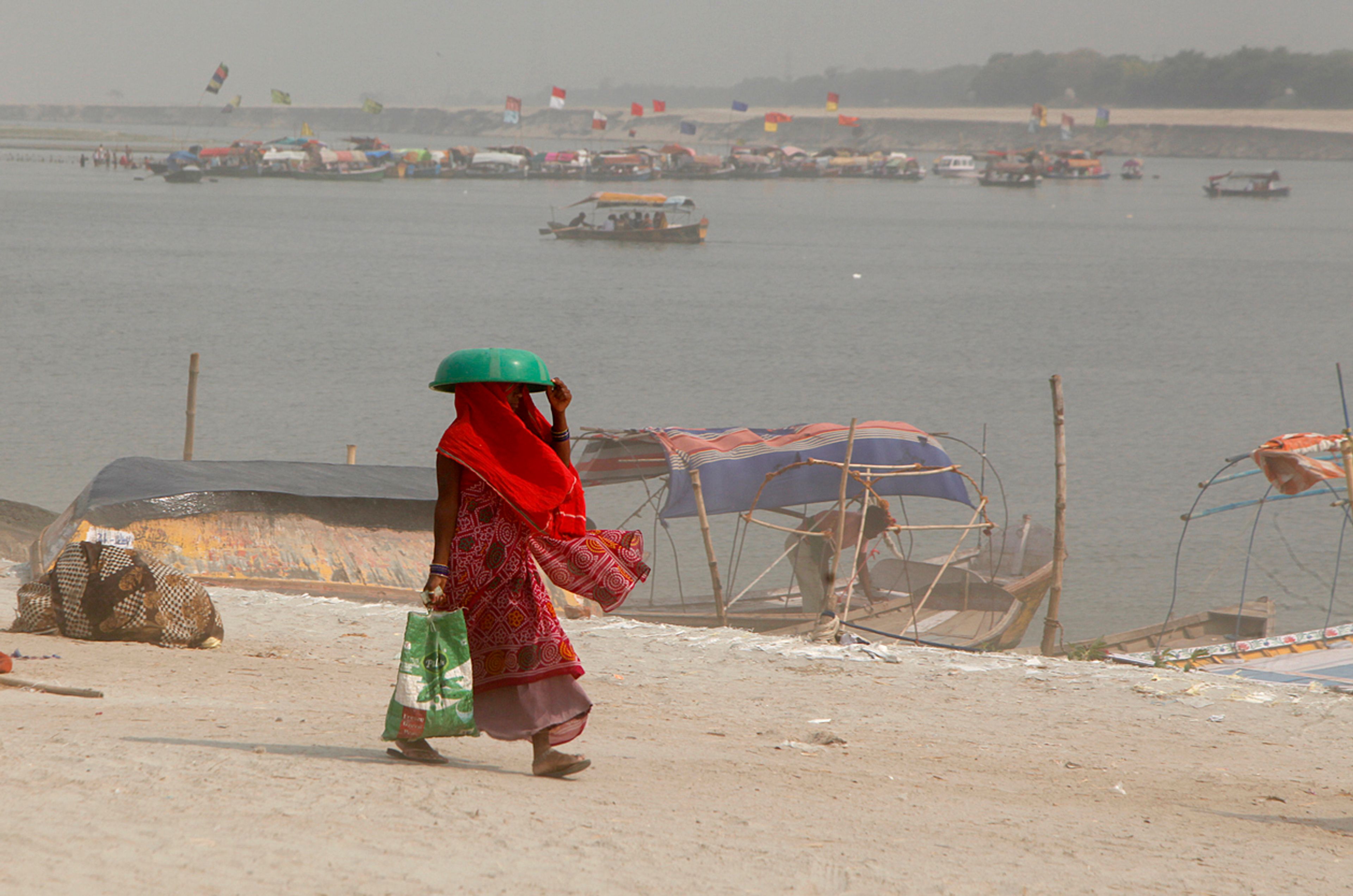 Indians brave the heatwave at the bank of Sangam, the confluence of river Ganga, Yamuna and the mythical Saraswati during the hot summer day in Prayagraj, India.