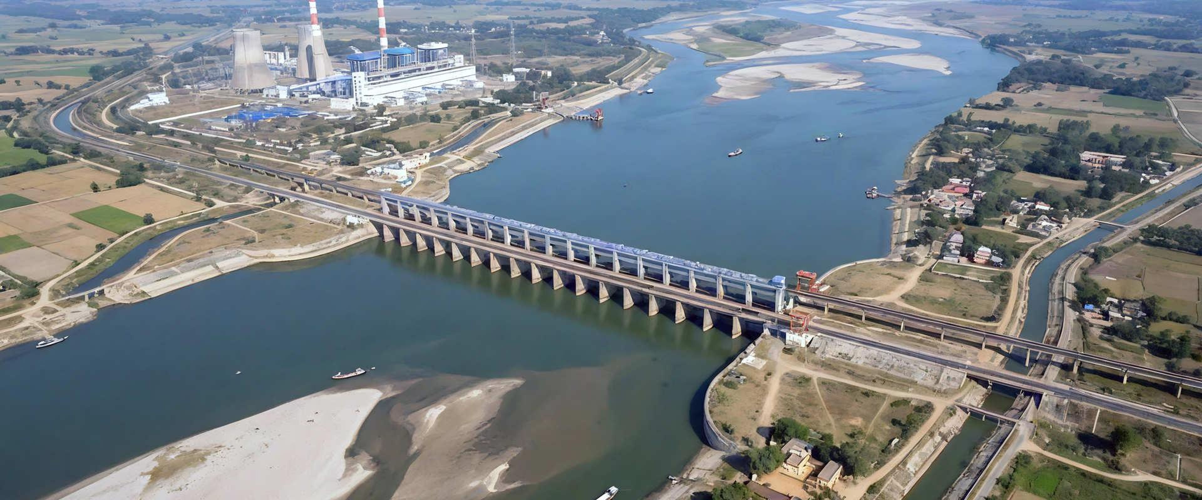 Farakka Barrage on the Ganga in West Bengal, a key focal point of the India-Bangladesh water-sharing dispute. Photo: LiveAboard.com
