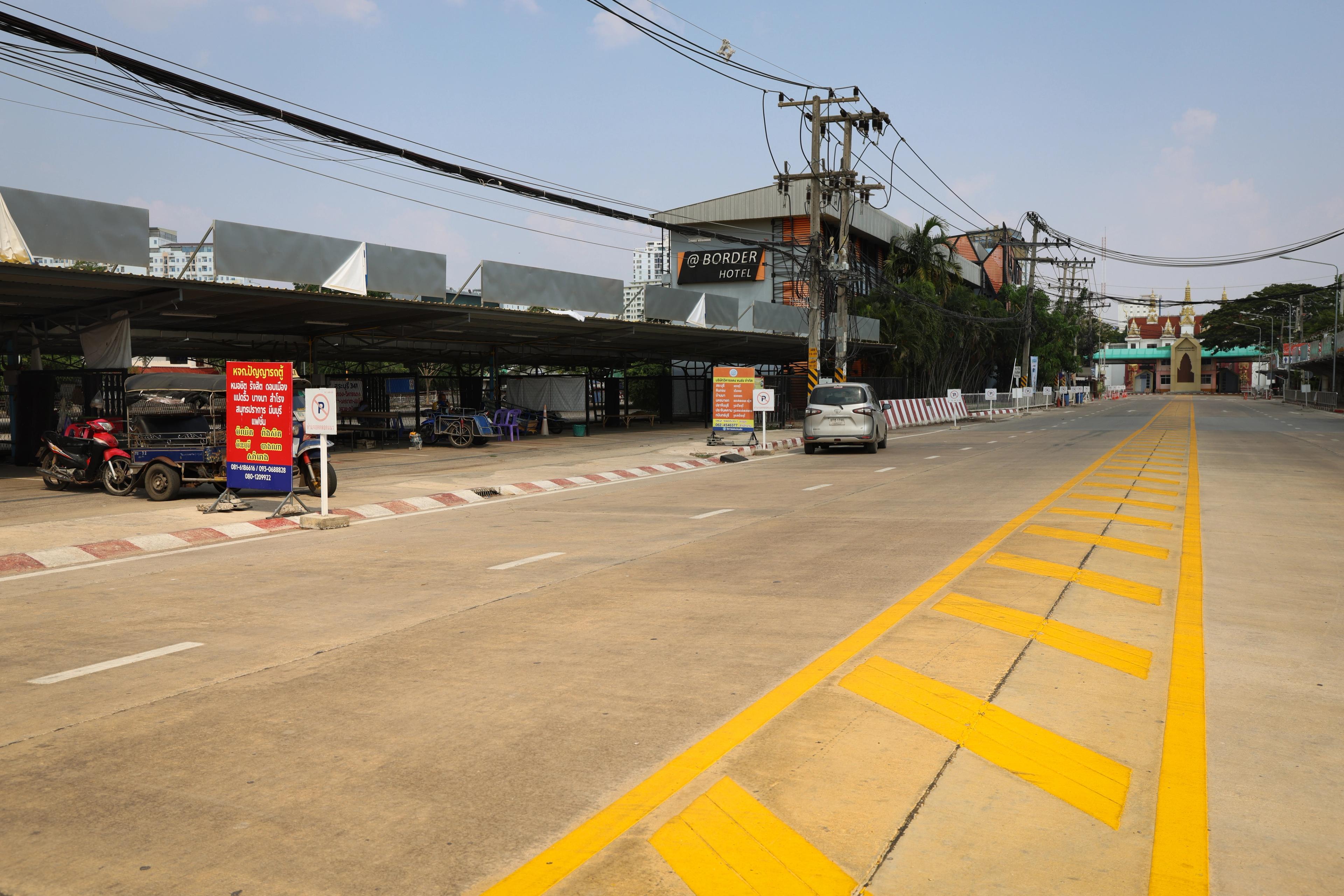 An empty street is seen on the Thai side of the O Bey Jorn border checkpoint after Thailand-Cambodia border clashes halted trade and daily movement.