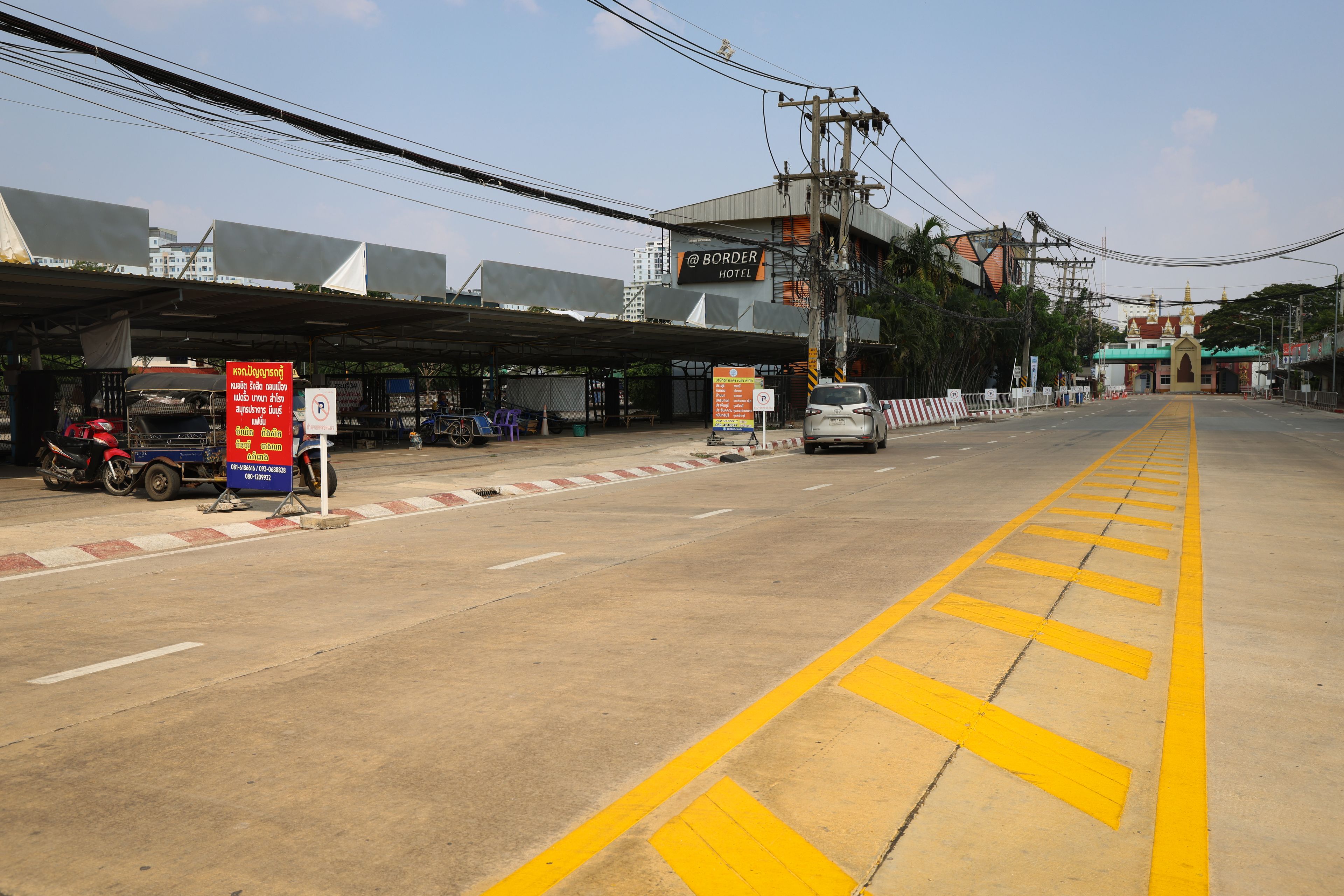 An empty street is seen on the Thai side of the O Bey Jorn border checkpoint after Thailand-Cambodia border clashes halted trade and daily movement.