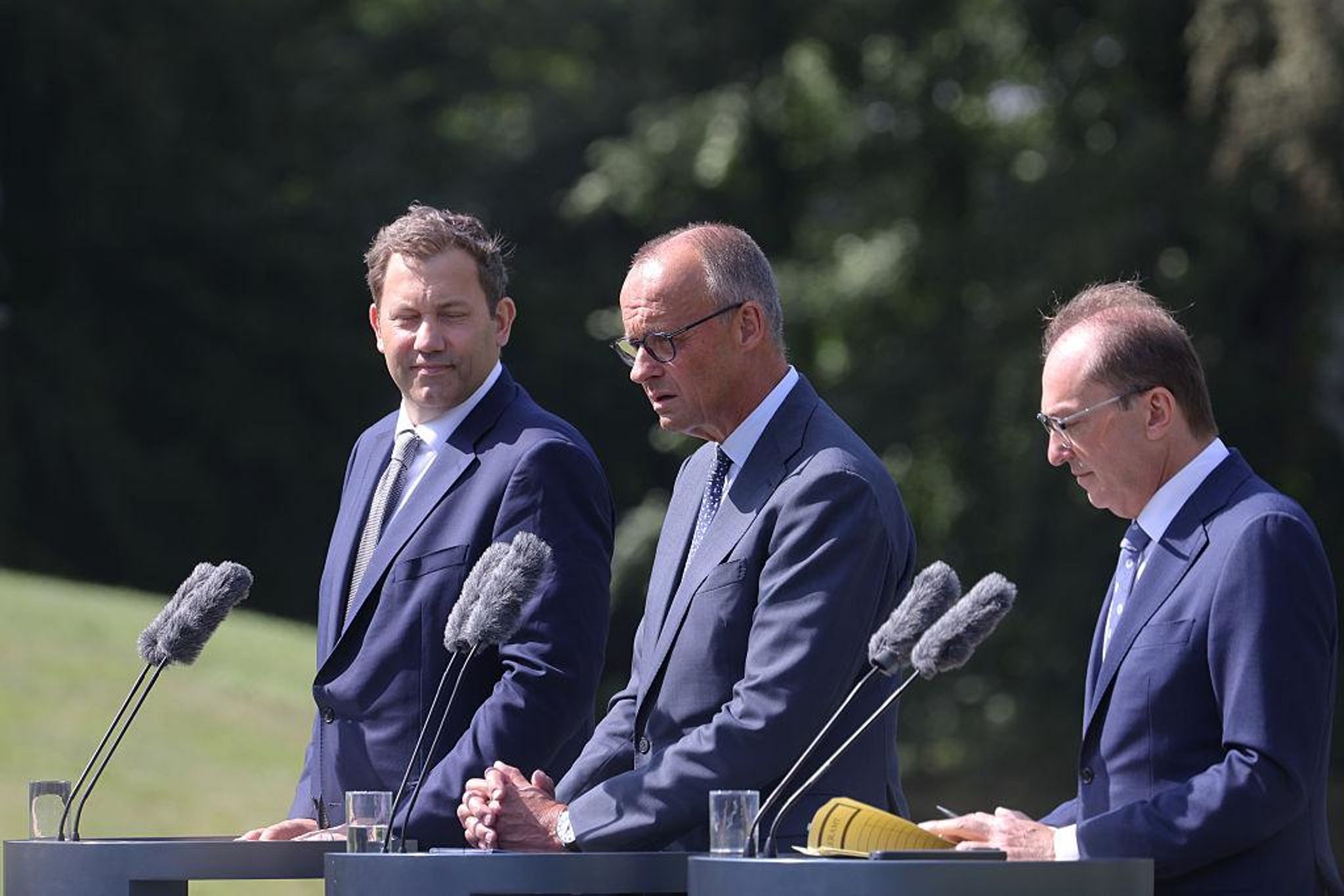 German Chancellor Friedrich Merz, Finance Minister Lars Klingbeil and Interior Minister Alexander Dobrindt at a press conference following the cabinet retreat at Schloss Neuhardenberg, August 26, 2026. Photo: Bundesregierung/Steffen Kugler