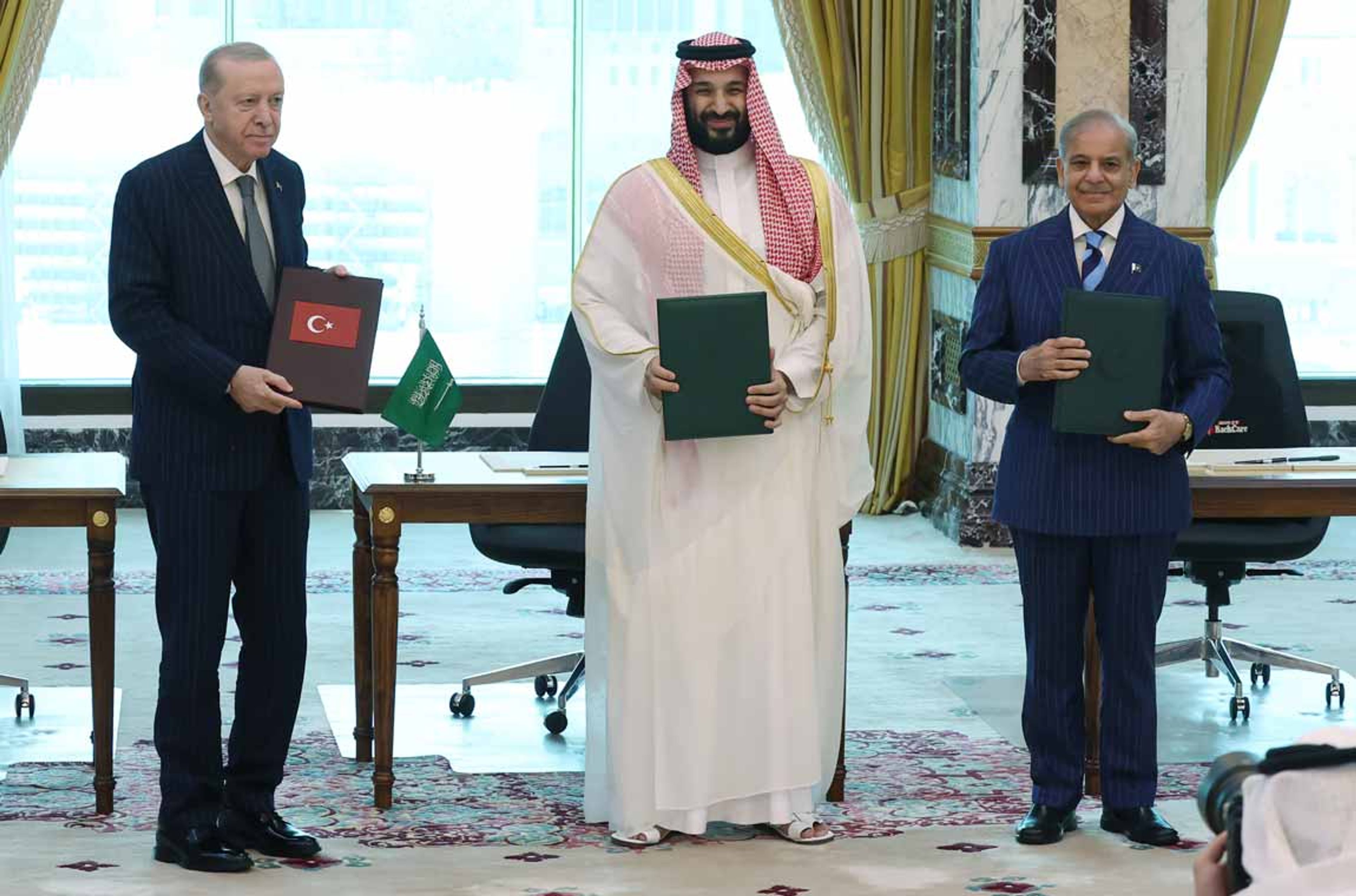 Turkish President Recep Tayyip Erdogan, Saudi Crown Prince Mohammed bin Salman and Pakistani Prime Minister Shehbaz Sharif pose after signing a trilateral defence agreement in Mecca, Saudi Arabia, Friday, Aug. 7, 2026. Photo: Saudi Press Agency