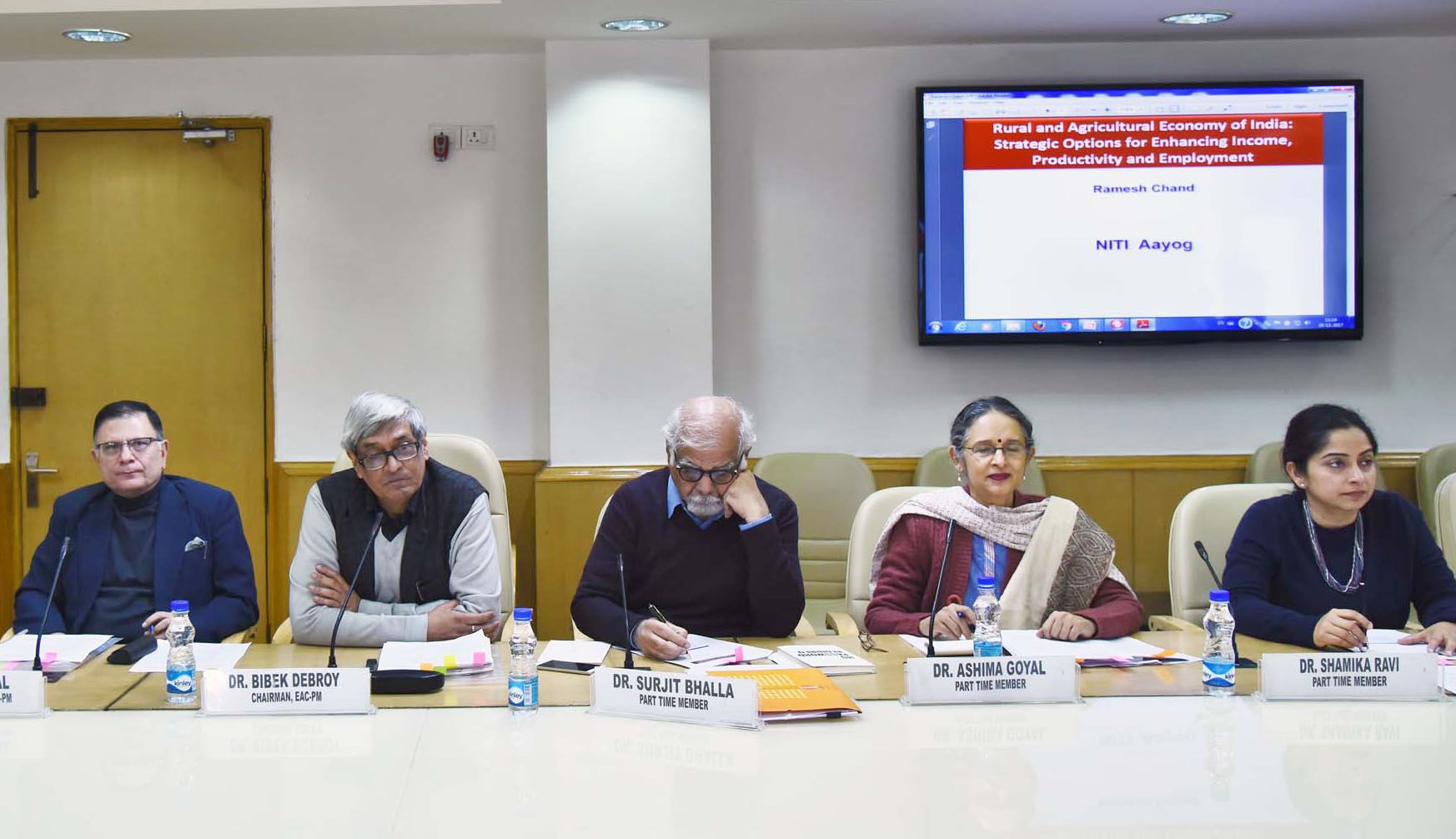 Surjit Bhalla at a meeting of the Economic Advisory Council to India's Prime Minister, NITI Aayog, New Delhi, December 20, 2017. Photo: NITI Aayog/PIB (GODL-India)