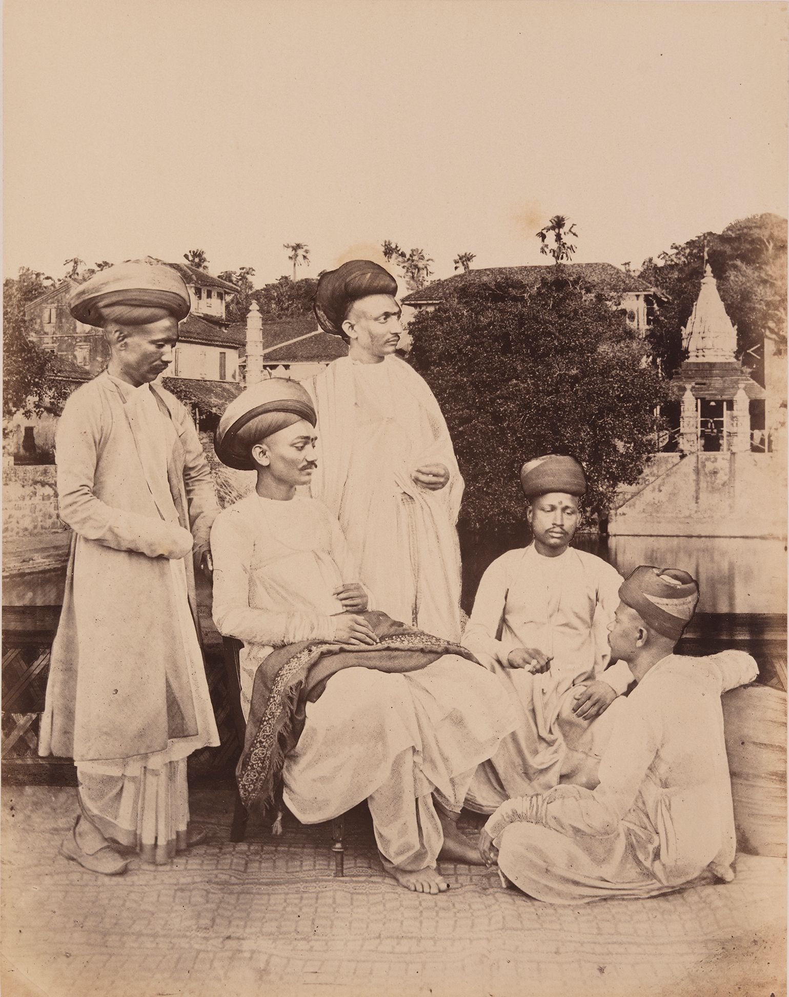 Gujarati merchants (Banias) of Surat, Gogo and Ahmedabad, photographed by William Johnson, c. 1855–1862, from Photographs of Western India, Vol. I: Costumes and Characters. Photo: Wikimedia Commons