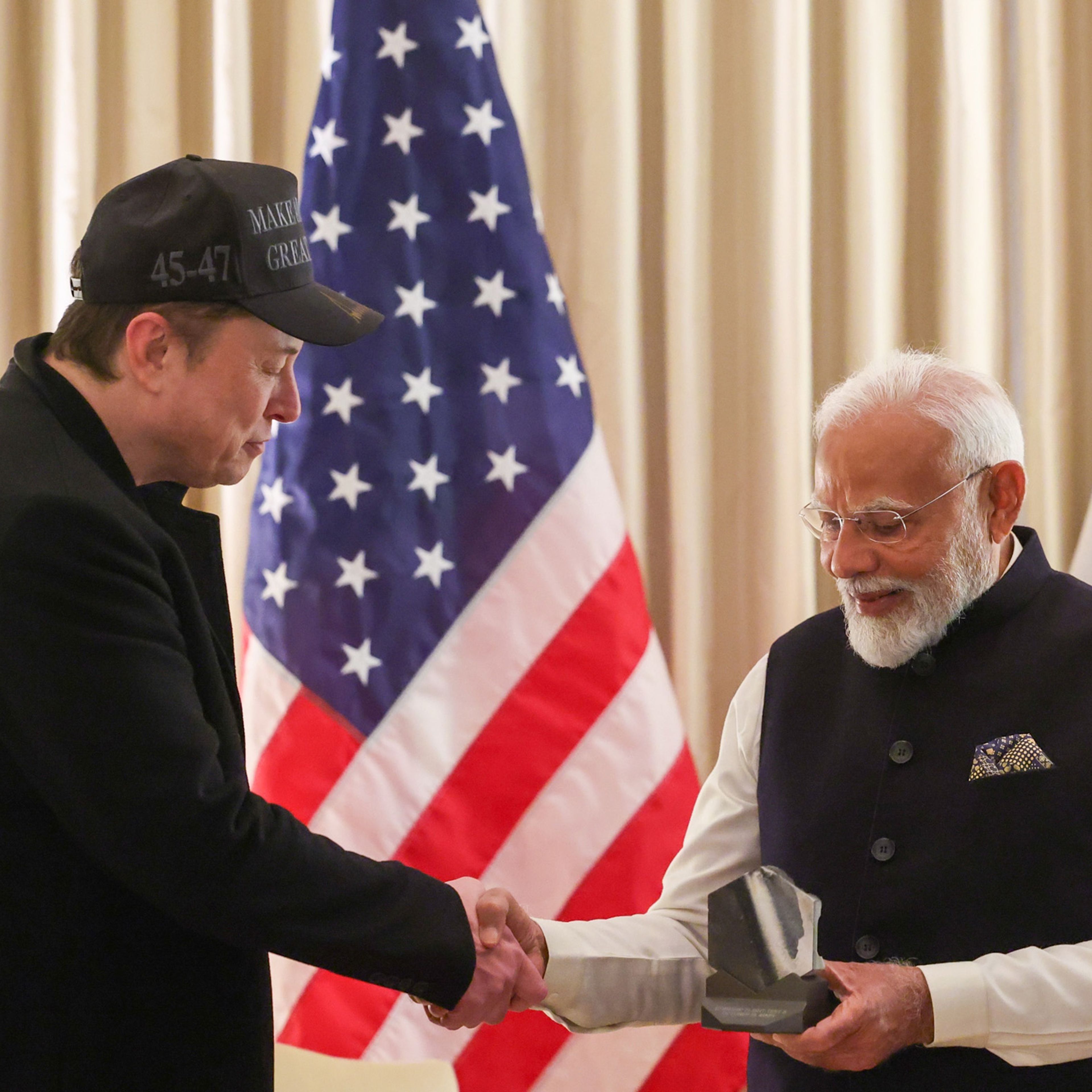 Musk Blames Indian ‘Oligarchs’ for Blocking Starlink: What Is Holding It Back?
