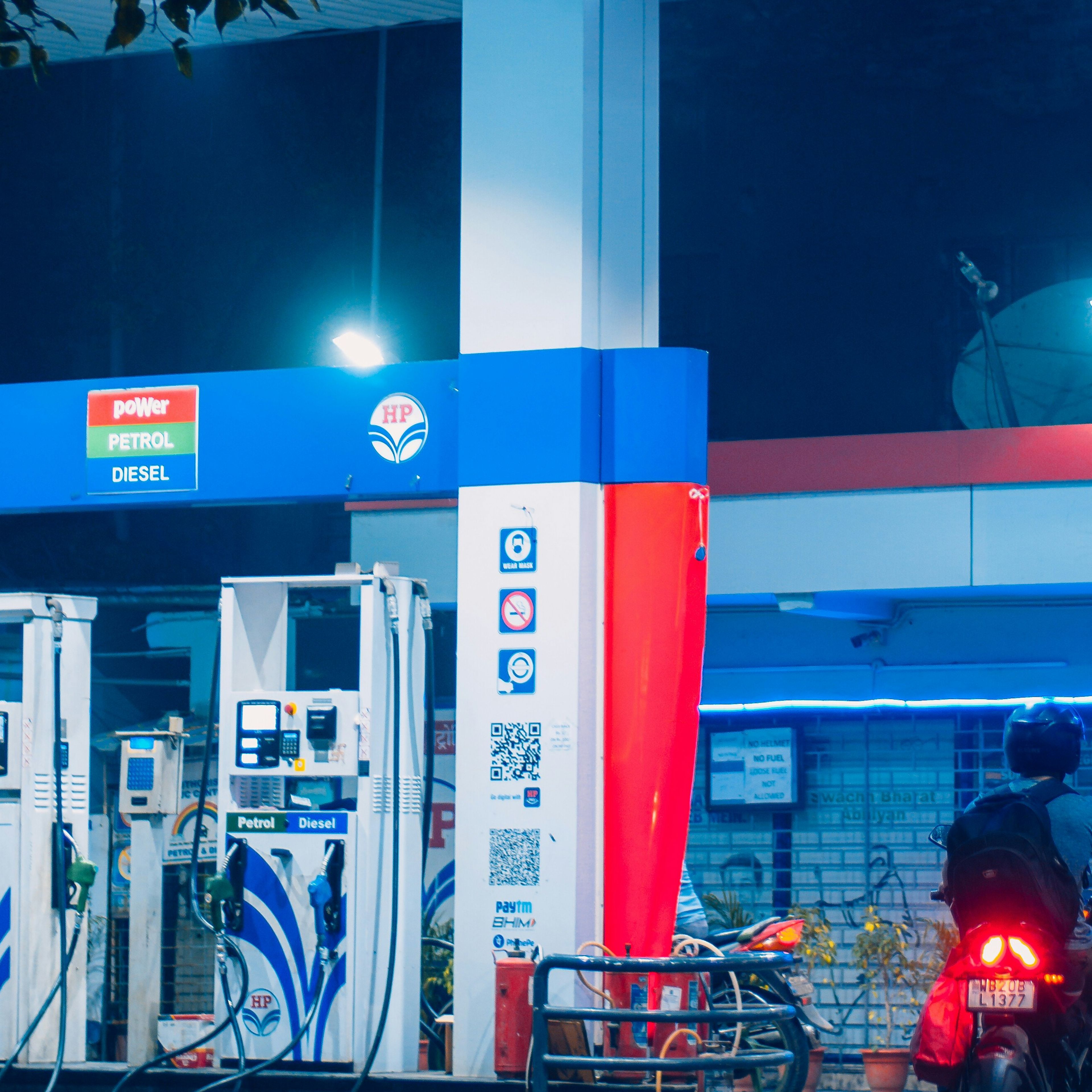 Trump’s New Tariffs Meet an Oil Shock, Raising Fresh Global Inflation Risks