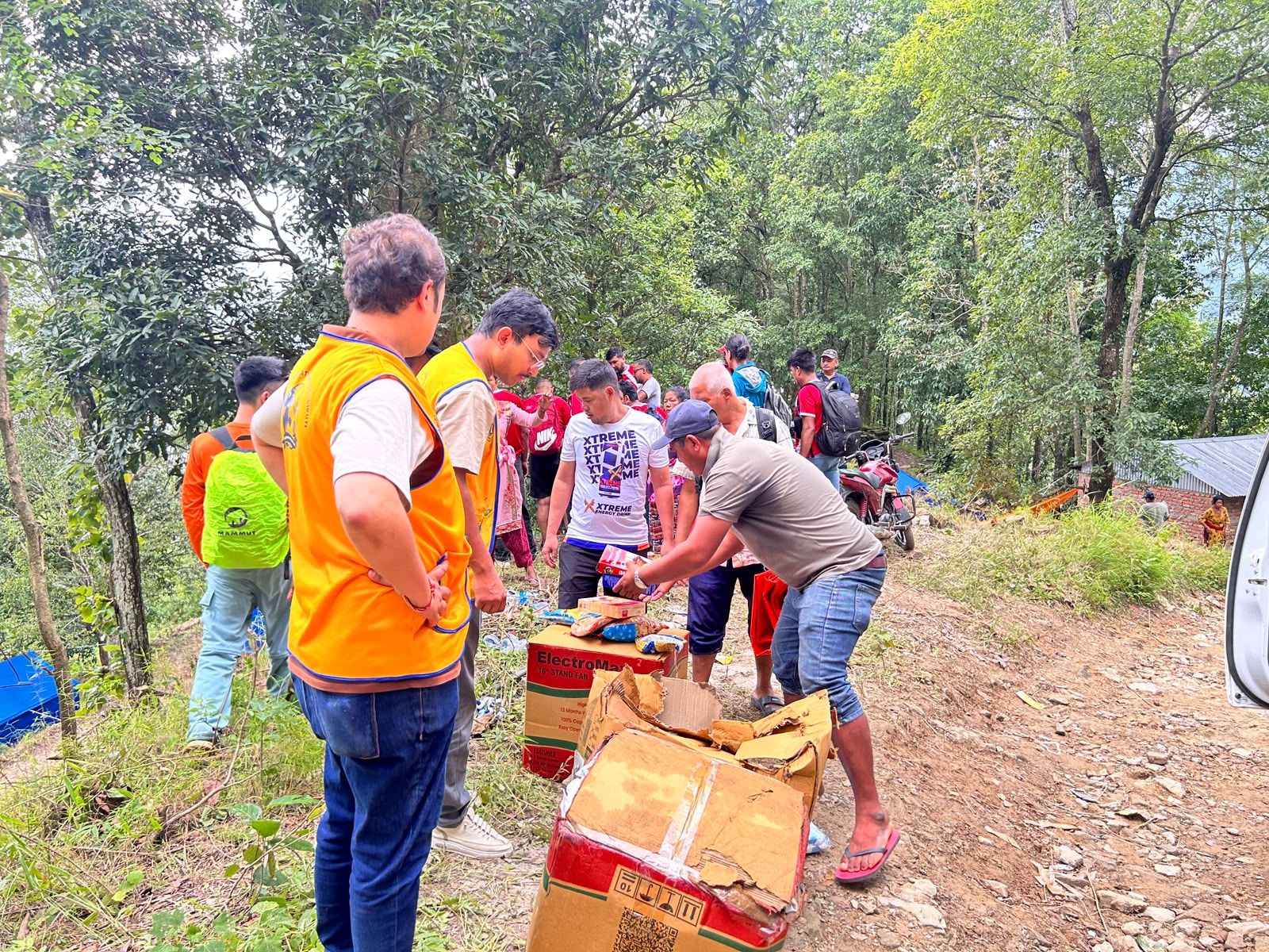 Volunteers unload and distribute essential relief supplies to flood-affected families in Betrawati town as local communities and volunteer groups take the lead in providing immediate assistance to survivors. Photo: Yogesh Nepal