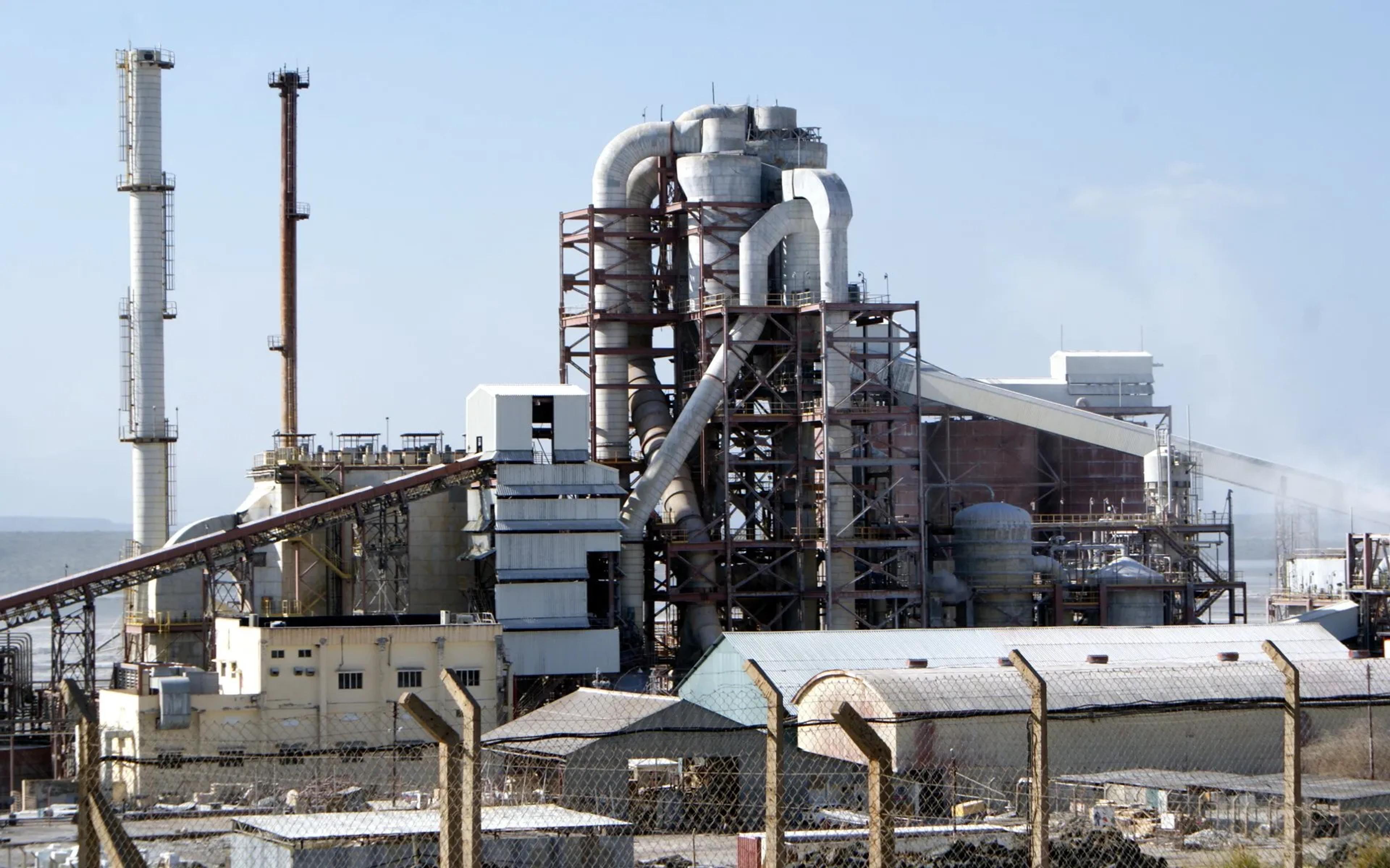 Tata Chemicals' Magadi soda ash plant at Lake Magadi, Kenya. Photo: dorgel1/Wikimedia Commons, CC BY-SA 2.0