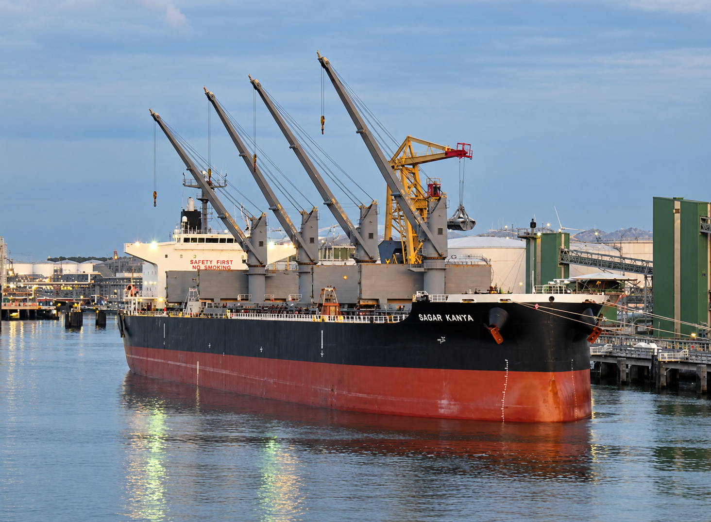Indian Shipowners Turn to Foreign Flags Amidst Red Tape, Corruption
